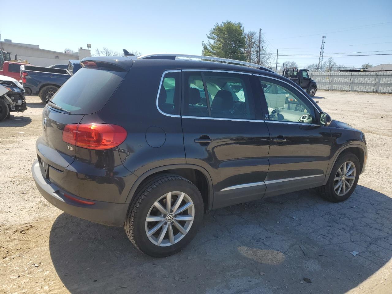 Photo 2 VIN: WVGRV7AX8HK005942 - VOLKSWAGEN TIGUAN 