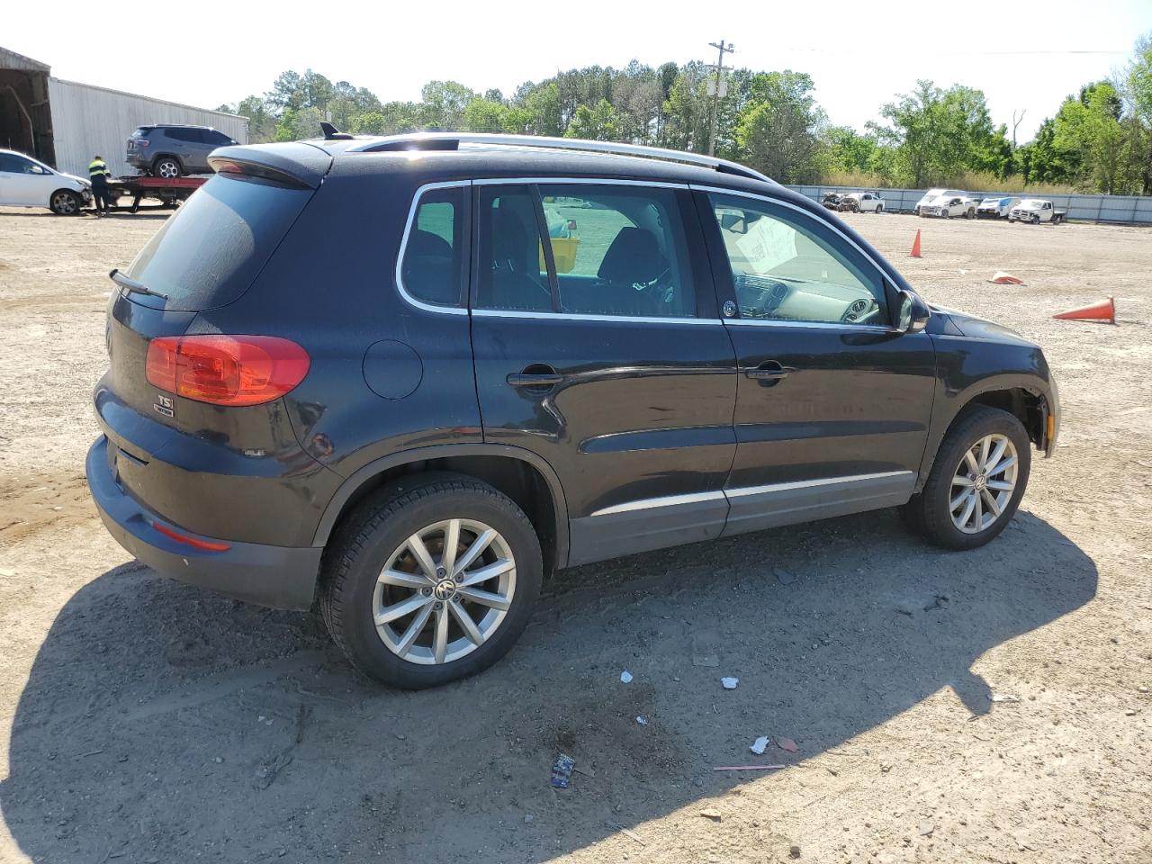 Photo 2 VIN: WVGSV7AX9HK008950 - VOLKSWAGEN TIGUAN 