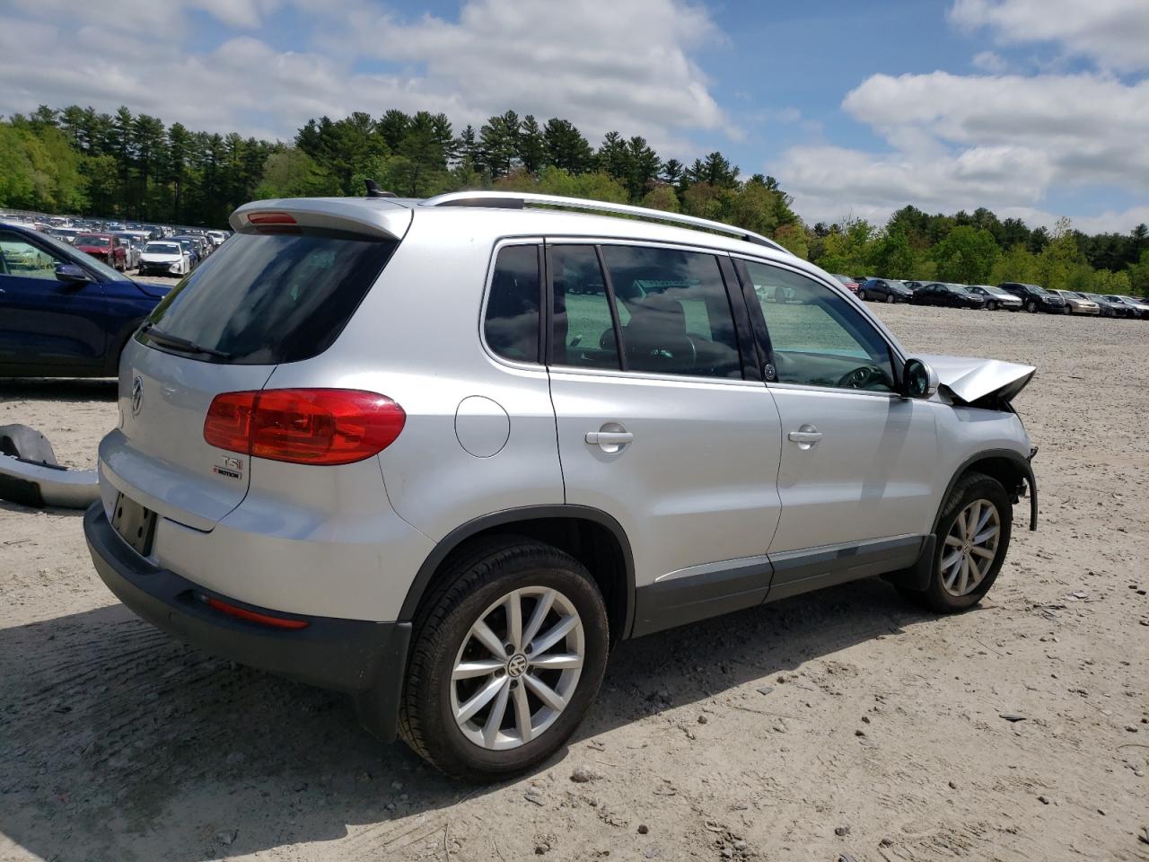 Photo 2 VIN: WVGSV7AX9HK024467 - VOLKSWAGEN TIGUAN 