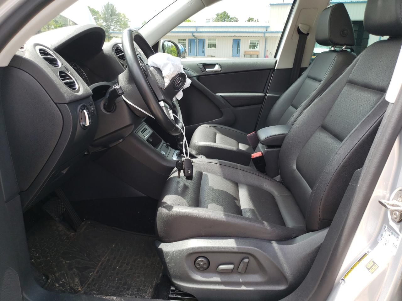 Photo 6 VIN: WVGSV7AX9HK024467 - VOLKSWAGEN TIGUAN 