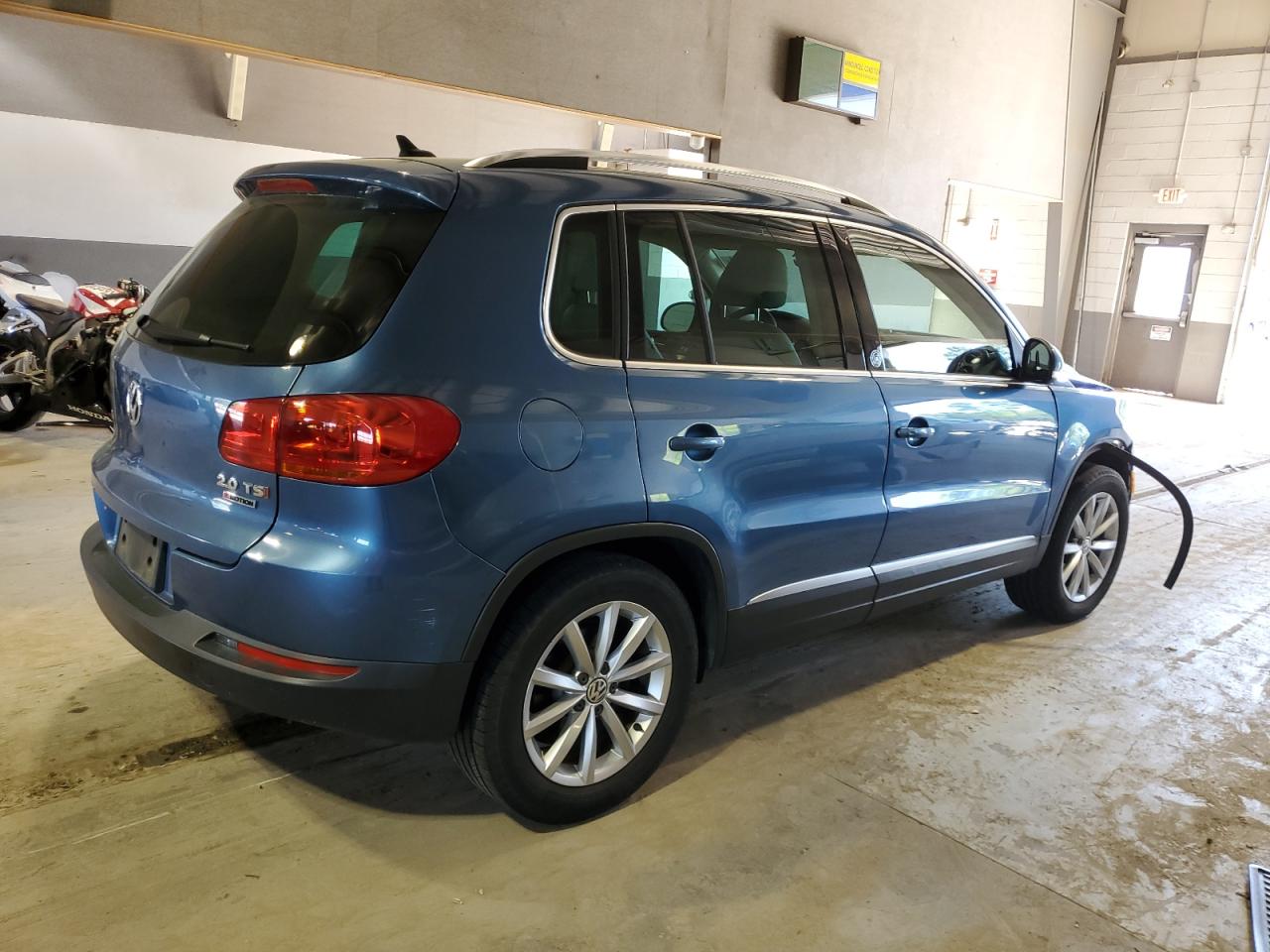 Photo 2 VIN: WVGSV7AX9HW511709 - VOLKSWAGEN TIGUAN 