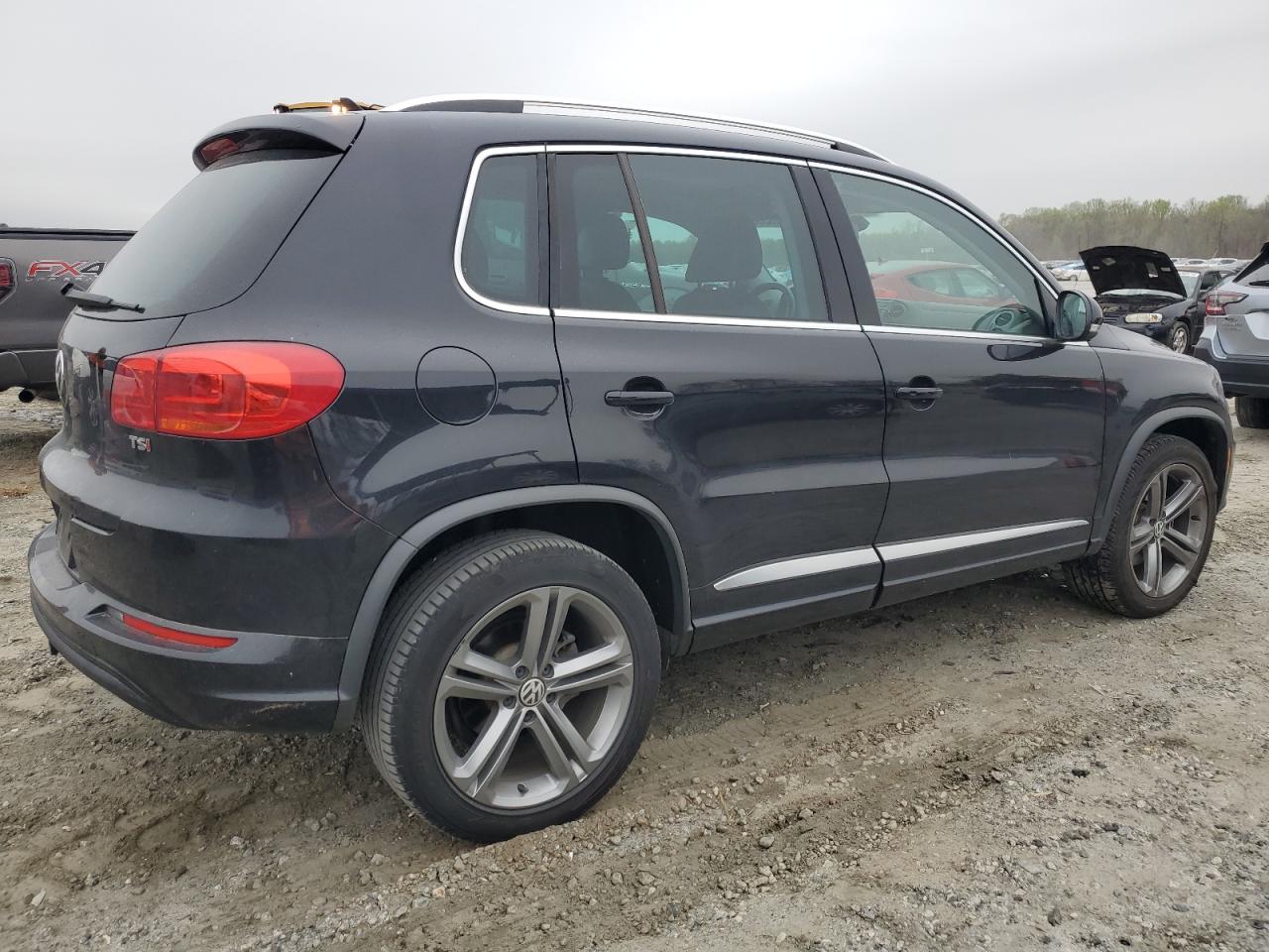 Photo 2 VIN: WVGTV7AX2HK015131 - VOLKSWAGEN TIGUAN 