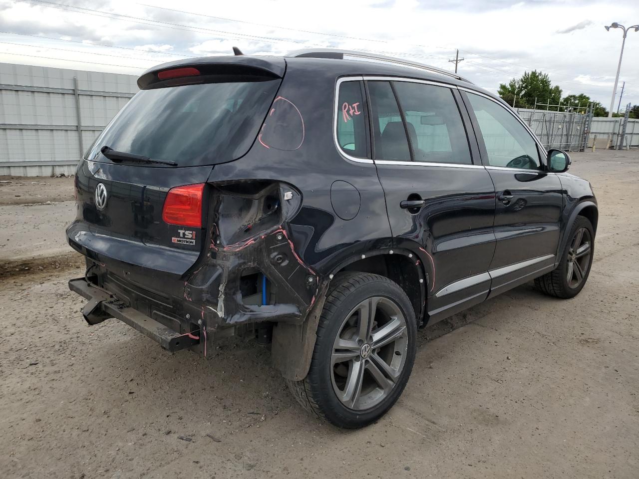 Photo 2 VIN: WVGUV7AX3HK005339 - VOLKSWAGEN TIGUAN 