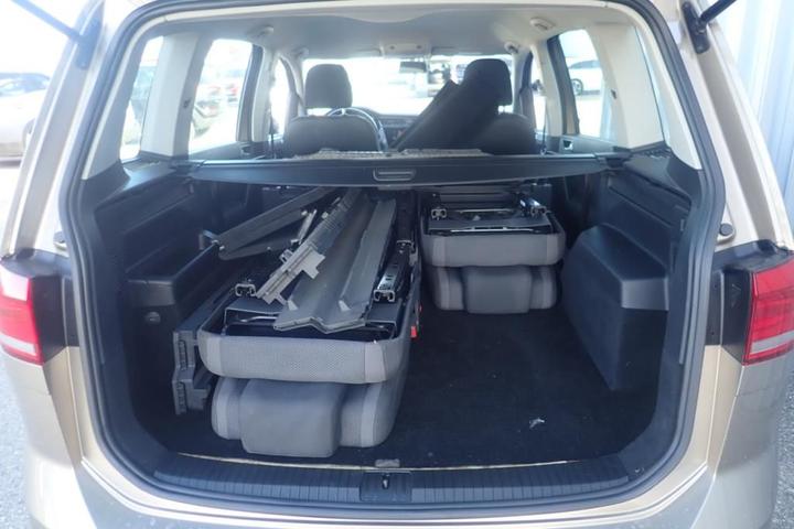 Photo 3 VIN: WVGZZZ1TZJW008402 - VOLKSWAGEN TOURAN SOCIETE (2 SEATS) 