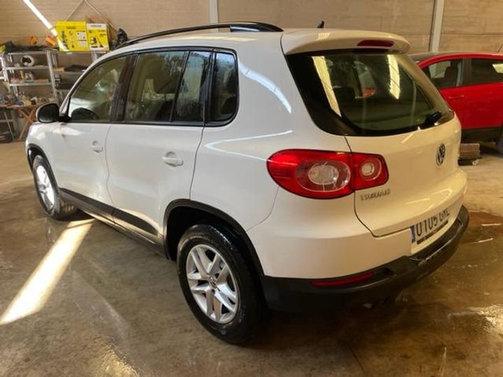 Photo 3 VIN: WVGZZZ5NZAW023689 - VOLKSWAGEN TIGUAN SUV 