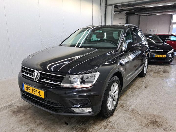 Photo 1 VIN: WVGZZZ5NZHW867877 - VOLKSWAGEN TIGUAN 