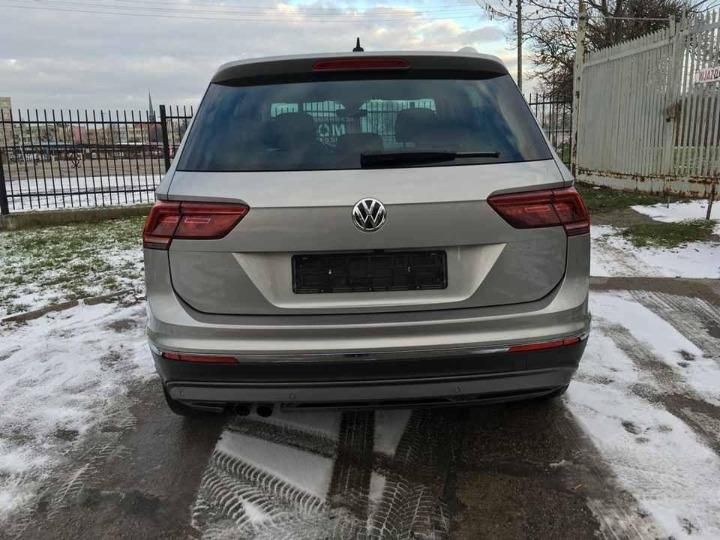 Photo 5 VIN: WVGZZZ5NZHW937054 - VOLKSWAGEN TIGUAN SUV 