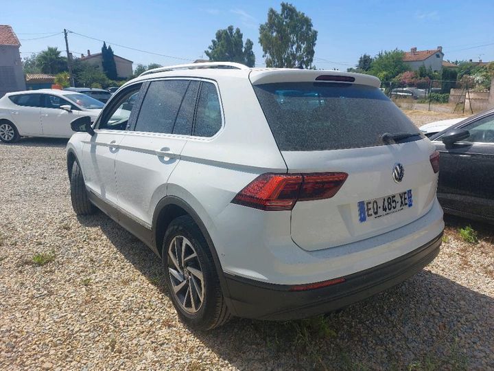 Photo 2 VIN: WVGZZZ5NZJW303133 - VOLKSWAGEN TIGUAN 