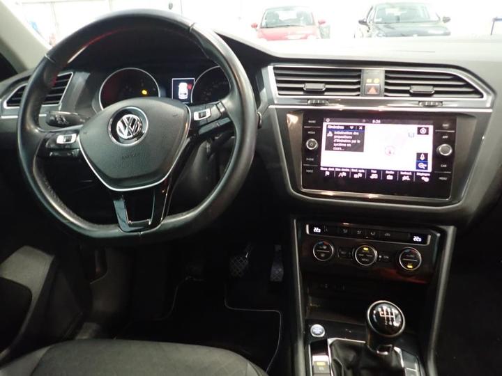 Photo 5 VIN: WVGZZZ5NZJW308856 - VOLKSWAGEN TIGUAN 