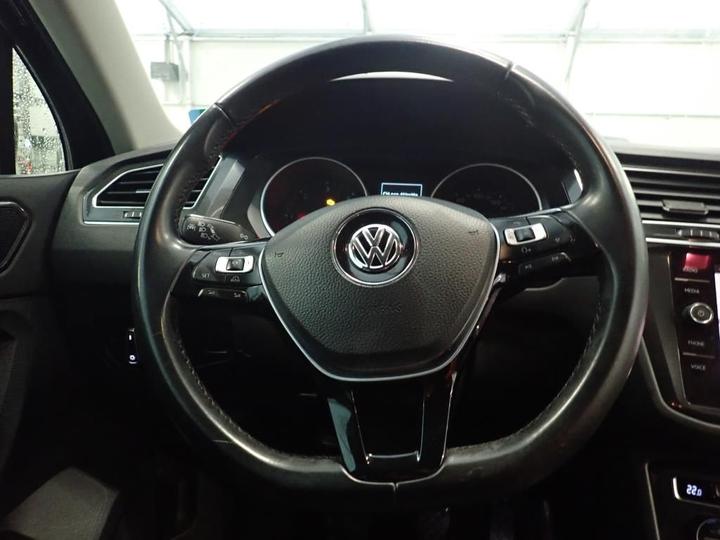 Photo 8 VIN: WVGZZZ5NZJW308856 - VOLKSWAGEN TIGUAN 