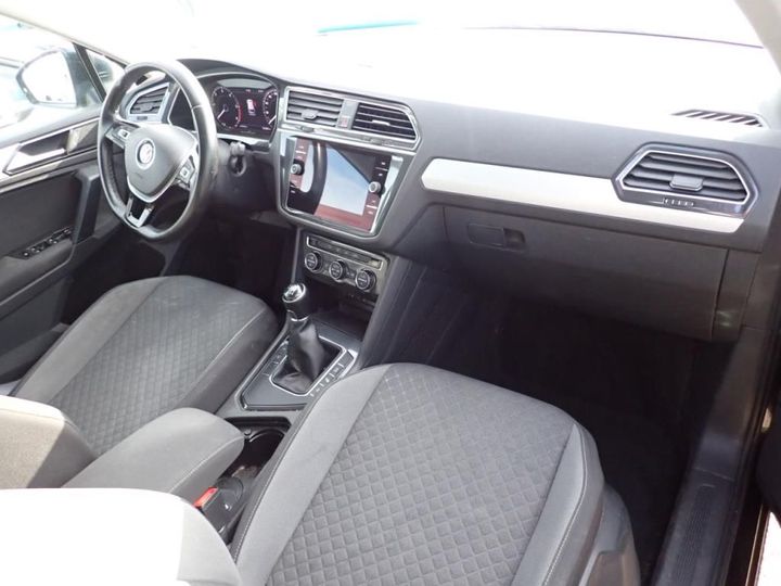 Photo 5 VIN: WVGZZZ5NZJW313247 - VOLKSWAGEN TIGUAN 