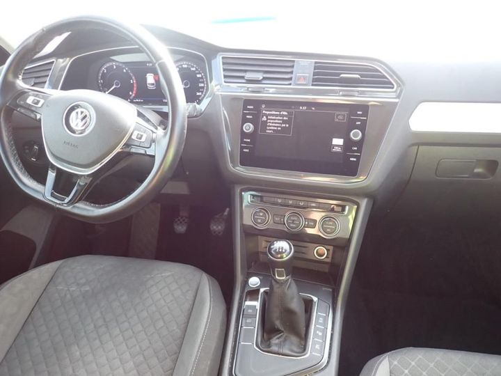 Photo 8 VIN: WVGZZZ5NZJW313247 - VOLKSWAGEN TIGUAN 