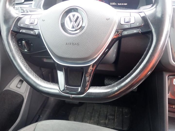 Photo 3 VIN: WVGZZZ5NZJW313601 - VOLKSWAGEN TIGUAN 