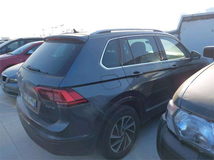 Photo 3 VIN: WVGZZZ5NZJW317757 - VOLKSWAGEN TIGUAN 