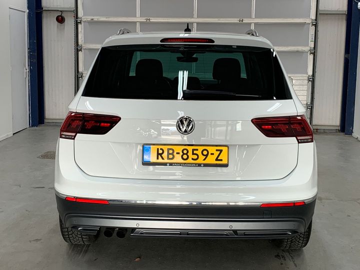 Photo 12 VIN: WVGZZZ5NZJW324855 - VOLKSWAGEN TIGUAN 