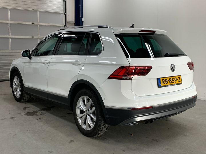 Photo 2 VIN: WVGZZZ5NZJW324855 - VOLKSWAGEN TIGUAN 