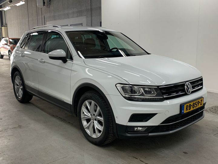 Photo 4 VIN: WVGZZZ5NZJW324855 - VOLKSWAGEN TIGUAN 