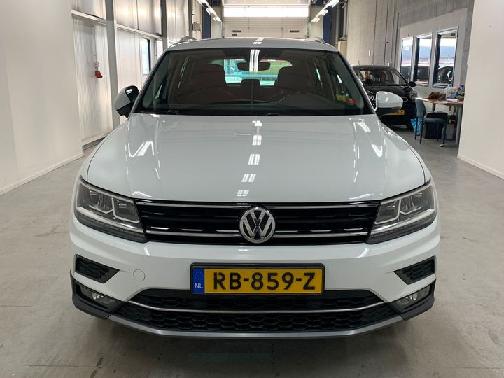 Photo 8 VIN: WVGZZZ5NZJW324855 - VOLKSWAGEN TIGUAN 