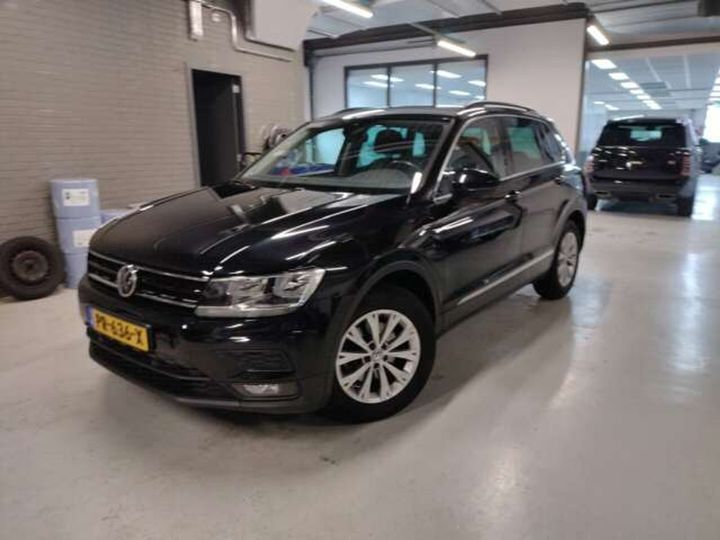 Photo 1 VIN: WVGZZZ5NZJW324890 - VOLKSWAGEN TIGUAN 