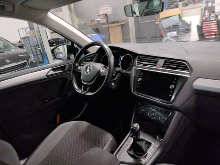 Photo 2 VIN: WVGZZZ5NZJW324890 - VOLKSWAGEN TIGUAN 