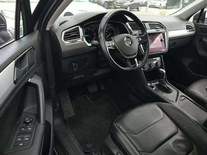 Photo 18 VIN: WVGZZZ5NZJW324951 - VOLKSWAGEN TIGUAN 