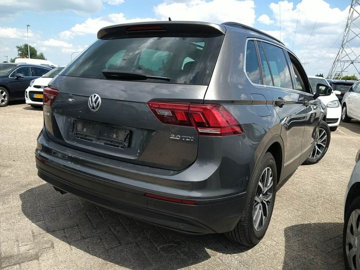 Photo 2 VIN: WVGZZZ5NZJW324951 - VOLKSWAGEN TIGUAN 