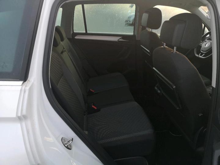 Photo 11 VIN: WVGZZZ5NZJW325689 - VOLKSWAGEN TIGUAN 