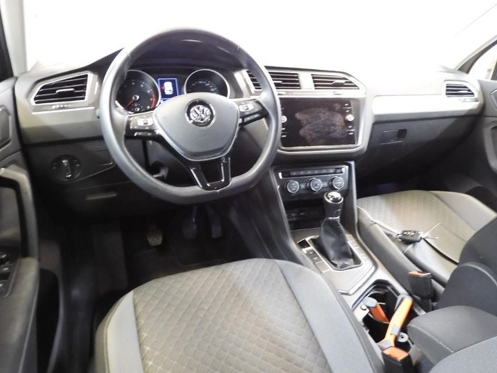 Photo 3 VIN: WVGZZZ5NZJW330784 - VOLKSWAGEN TIGUAN 