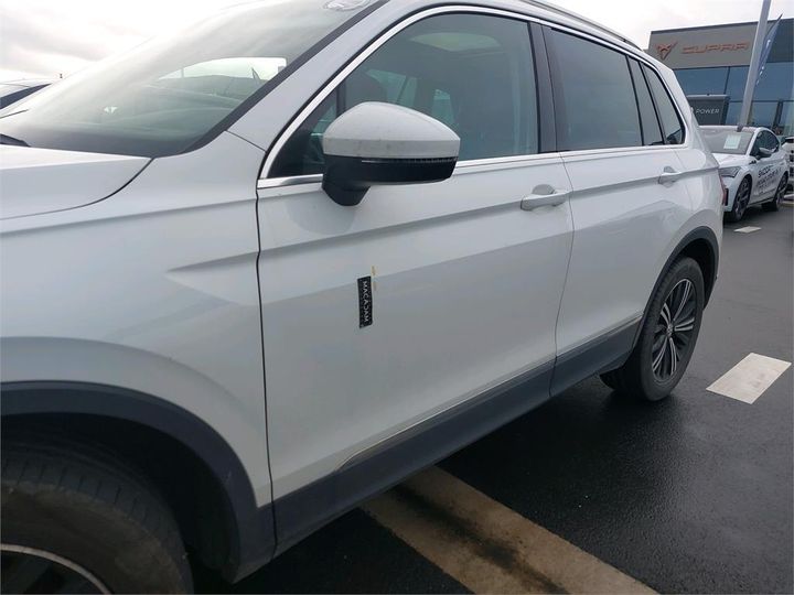 Photo 15 VIN: WVGZZZ5NZJW330917 - VOLKSWAGEN TIGUAN 