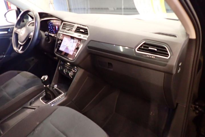 Photo 5 VIN: WVGZZZ5NZJW339217 - VOLKSWAGEN TIGUAN 