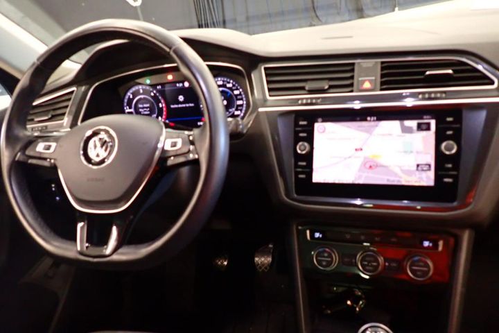 Photo 9 VIN: WVGZZZ5NZJW339217 - VOLKSWAGEN TIGUAN 