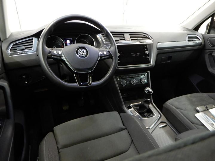 Photo 3 VIN: WVGZZZ5NZJW355137 - VOLKSWAGEN TIGUAN 