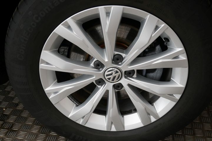 Photo 13 VIN: WVGZZZ5NZJW358944 - VOLKSWAGEN TIGUAN 