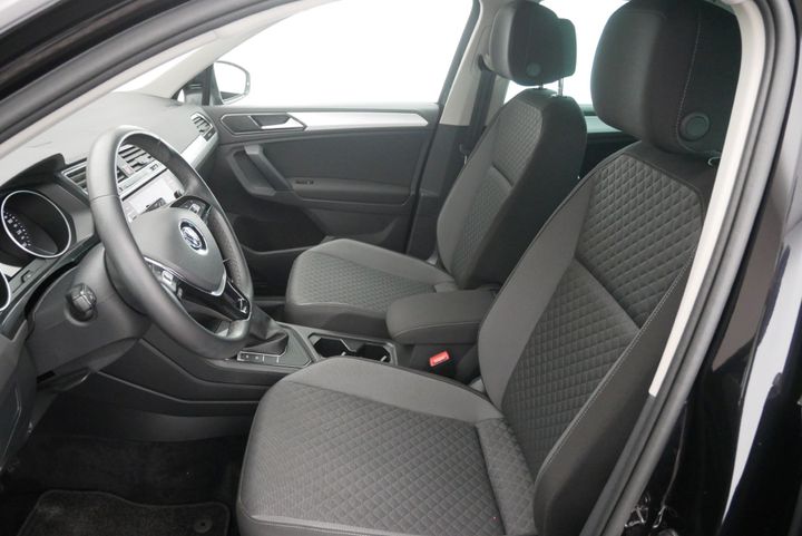 Photo 9 VIN: WVGZZZ5NZJW358944 - VOLKSWAGEN TIGUAN 