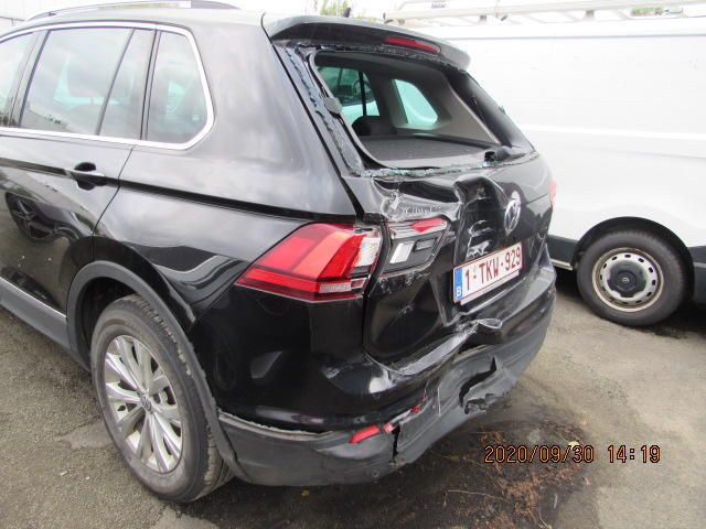 Photo 9 VIN: WVGZZZ5NZJW360359 - VOLKSWAGEN TIGUAN 