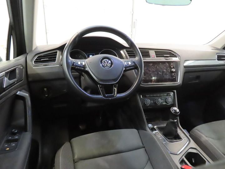 Photo 3 VIN: WVGZZZ5NZJW360694 - VOLKSWAGEN TIGUAN 