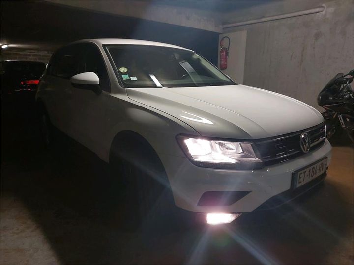 Photo 2 VIN: WVGZZZ5NZJW367620 - VOLKSWAGEN TIGUAN 