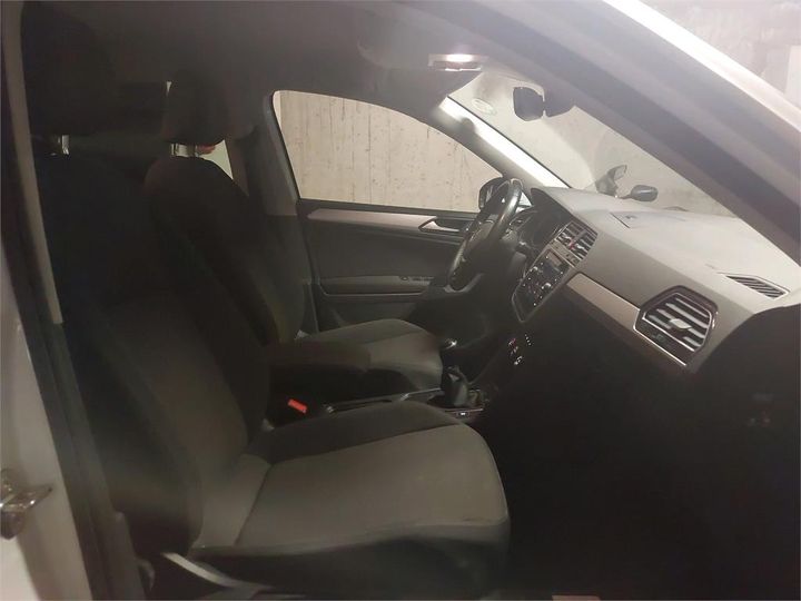 Photo 5 VIN: WVGZZZ5NZJW367620 - VOLKSWAGEN TIGUAN 