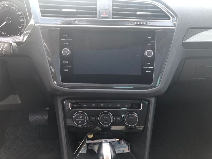 Photo 8 VIN: WVGZZZ5NZJW368418 - VOLKSWAGEN TIGUAN 