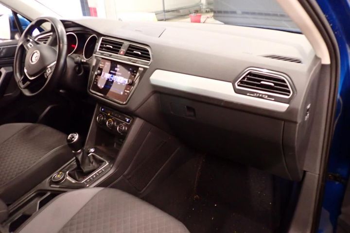 Photo 5 VIN: WVGZZZ5NZJW372729 - VOLKSWAGEN TIGUAN 