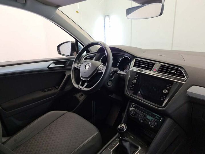 Photo 3 VIN: WVGZZZ5NZJW374151 - VOLKSWAGEN TIGUAN 