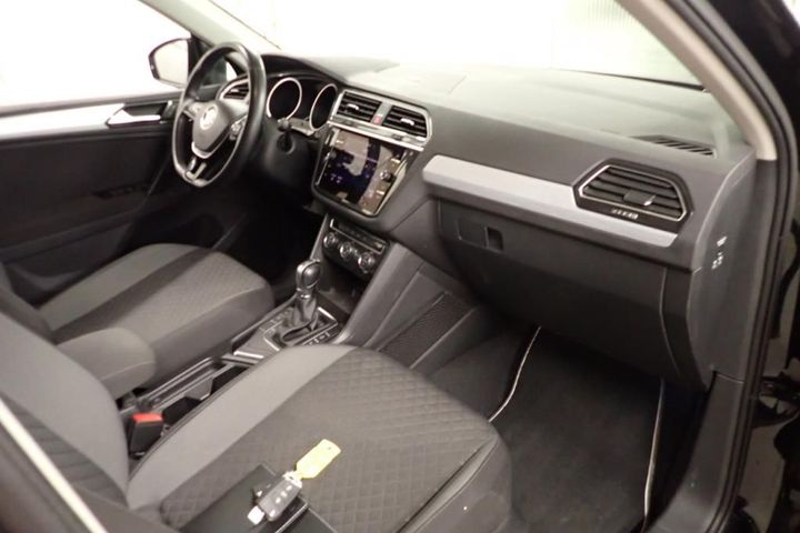 Photo 4 VIN: WVGZZZ5NZJW379631 - VOLKSWAGEN TIGUAN 