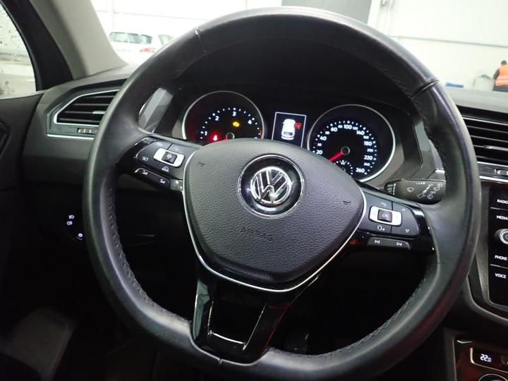 Photo 10 VIN: WVGZZZ5NZJW381863 - VOLKSWAGEN TIGUAN 