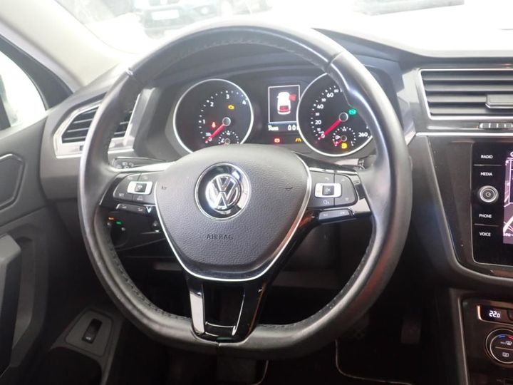 Photo 9 VIN: WVGZZZ5NZJW384584 - VOLKSWAGEN TIGUAN 