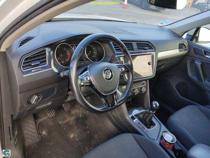 Photo 5 VIN: WVGZZZ5NZJW388198 - VOLKSWAGEN TIGUAN 