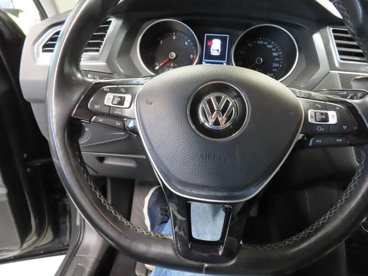 Photo 9 VIN: WVGZZZ5NZJW390629 - VOLKSWAGEN TIGUAN 