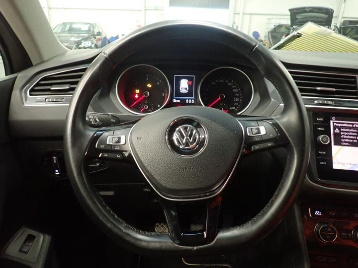 Photo 9 VIN: WVGZZZ5NZJW394567 - VOLKSWAGEN TIGUAN 