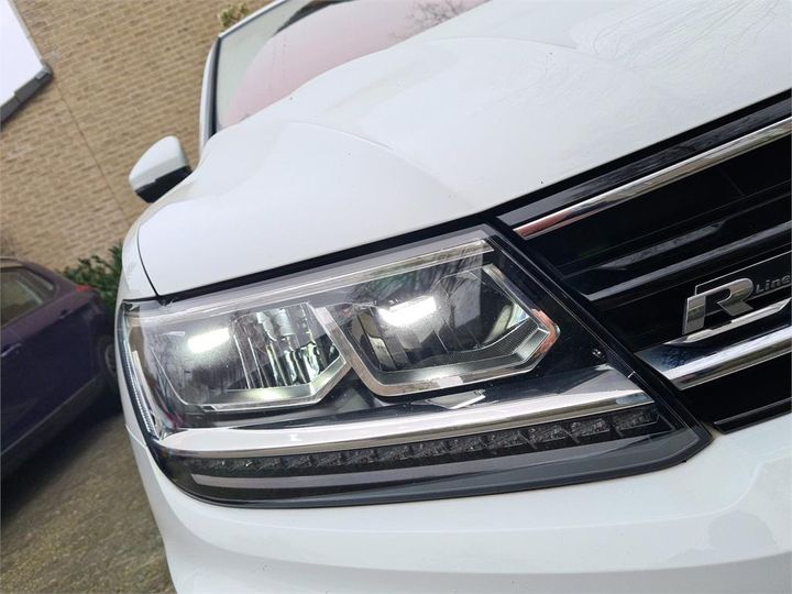 Photo 11 VIN: WVGZZZ5NZJW407365 - VOLKSWAGEN TIGUAN 