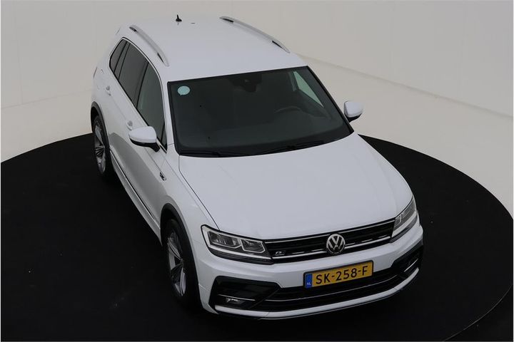 Photo 2 VIN: WVGZZZ5NZJW413418 - VOLKSWAGEN TIGUAN 