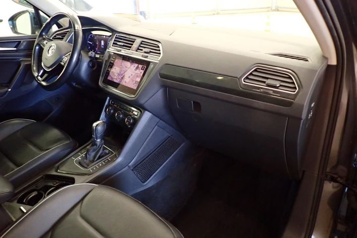 Photo 5 VIN: WVGZZZ5NZJW423383 - VOLKSWAGEN TIGUAN 